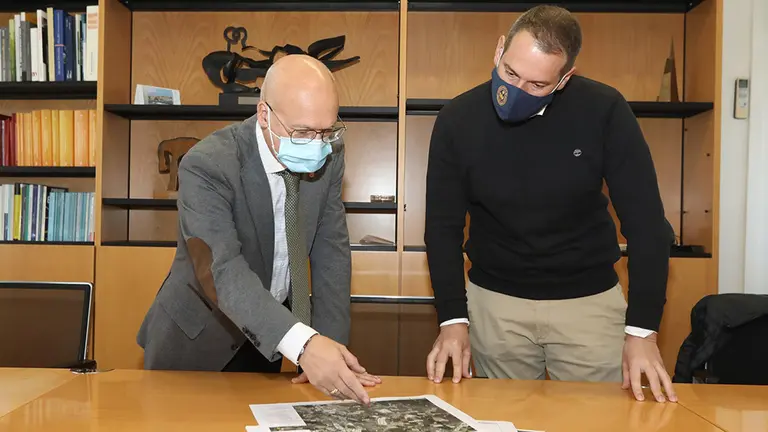 El consejero Ciriza y el alcalde de la Cendea de Galar, Óscar Amoztegui. GOBIERNO DE NAVARRA