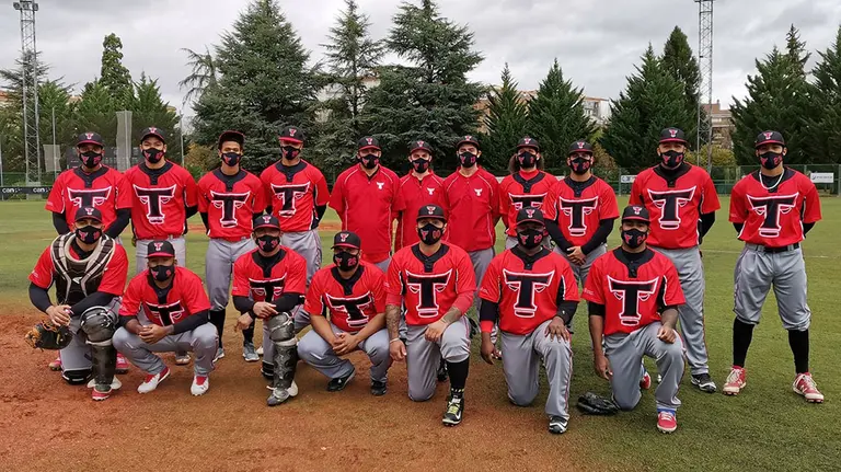 Plantilla de jugadores del equipo Los Toros de Pamplona. @CBSToros.