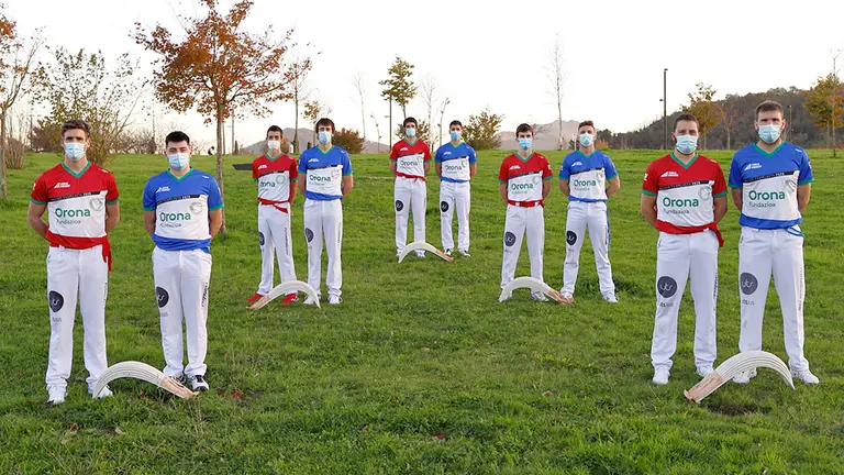 Las cinco parejas que forman el torneo de remonte en su 50 aniversario. Foto de Maialen Andrés.