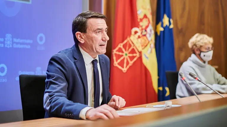 El director general de Comunicación y Relaciones Institucionales, Pablo Roncal, presenta el programa de actos preparados con motivo la celebración del Día de Navarra el 3 de diciembre. PABLO LASAOSA