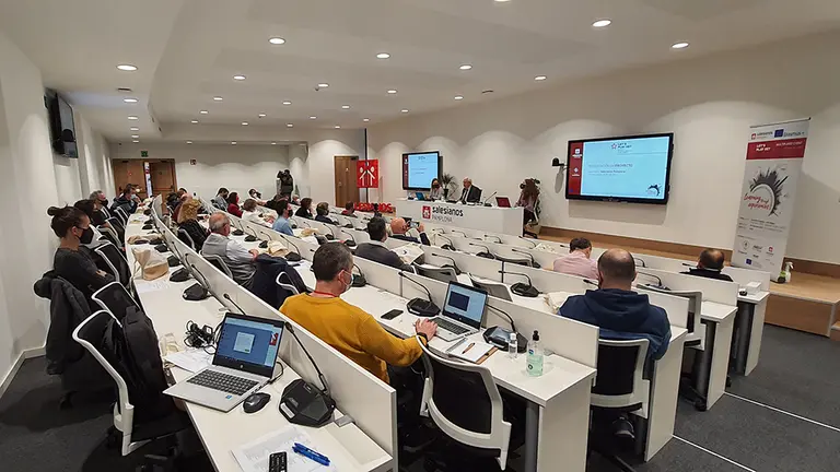 Presentación del proyecto "lets play". SALESIANOS