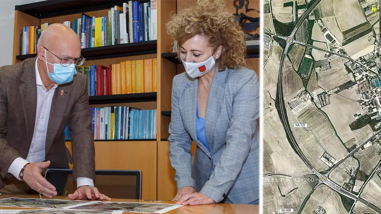 El consejero Ciriza y la alcaldesa de Allo, Susana Castanera, durante la reunión mantenida. GOBIERNO DE NAVARRA