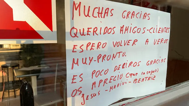 Cartel colocado en el bar "la bodeguica de Jesús" en Pamplona. Navarra.com