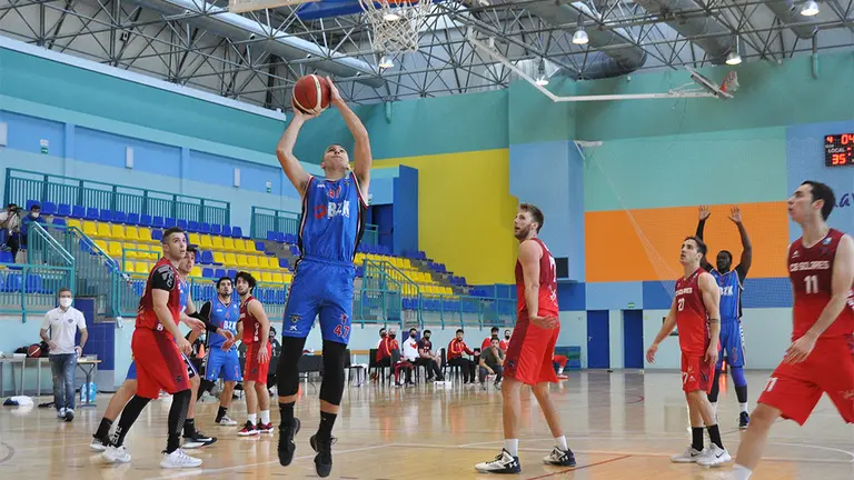 Partido entre el Valle de Egüés y el Solares cántabro. @FNBaloncesto