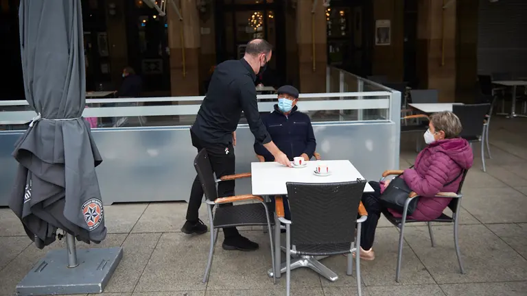 Las terrazas reabren tras mas de un mes cerradas debido a la segunda ola del coronavirus. MIGUEL OSÉS