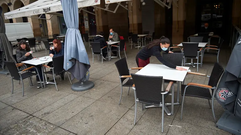 Las terrazas reabren tras mas de un mes cerradas debido a la segunda ola del coronavirus. MIGUEL OSÉS
