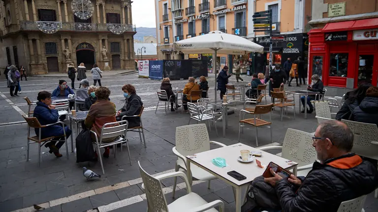 Las terrazas reabren tras mas de un mes cerradas debido a la segunda ola del coronavirus. MIGUEL OSÉS