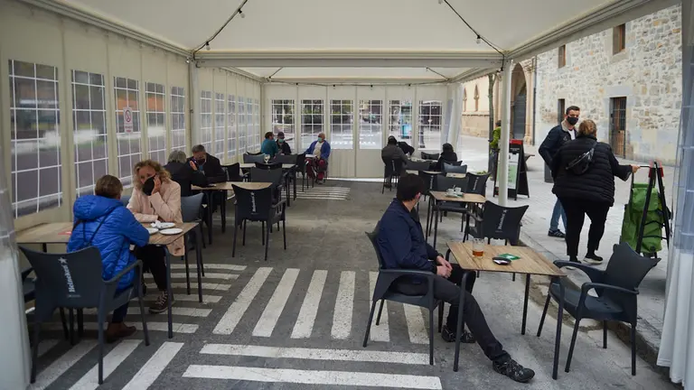 Las terrazas reabren tras mas de un mes cerradas debido a la segunda ola del coronavirus. MIGUEL OSÉS