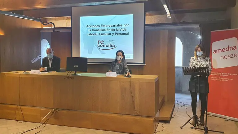 Acto de entrega del Sello Reconcilia de Amedna. AMEDNA