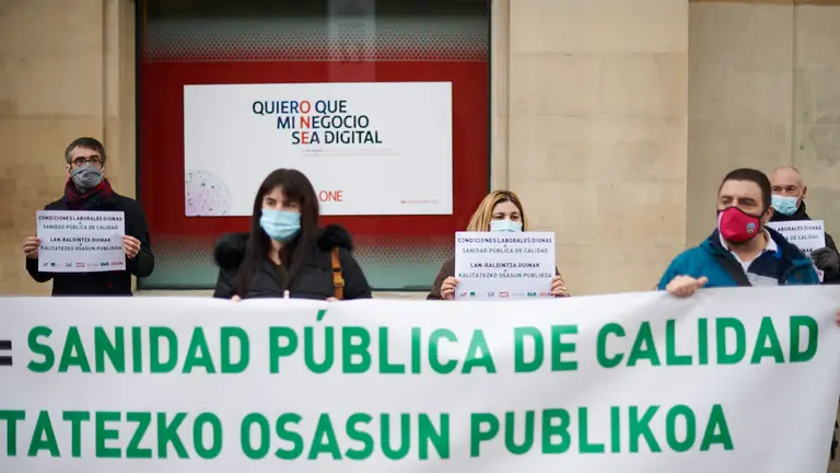 Los sindicatos, LAB, SATSE, SAE, UGT, Afapna, ELA y CCOO, conformantes de la Intersindical de Salud, ofrecen una rueda de prensa sobre "el detrimento que ha sufrido y sigue sufriendo la sanidad pública de Navarra por culpa de las carencias estructurales”. PABLO LASAOSA