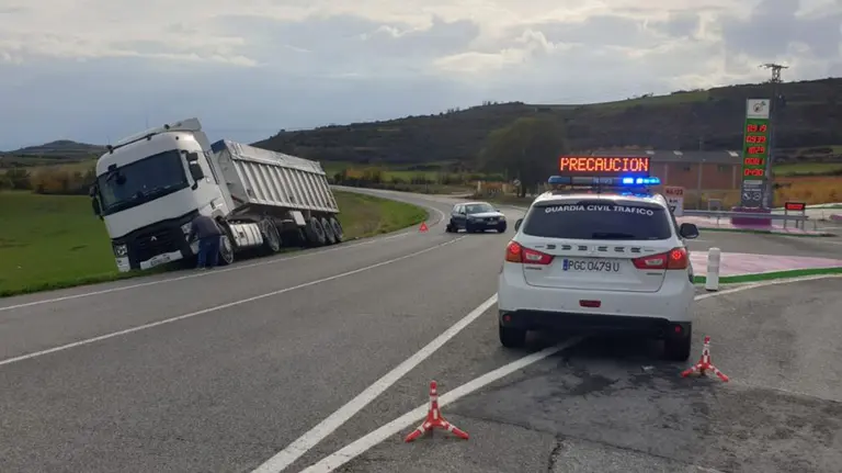 Accidente de circulación en la NA-122. GUARDIA CIVIL