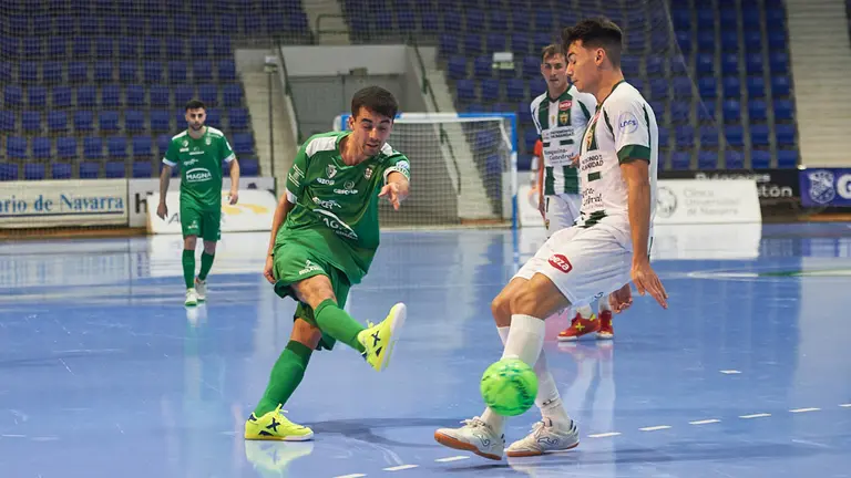 Partido entre el Xota y el Córdoba jugado en el pabellón Anaitasuna. MIGUEL OSÉS
