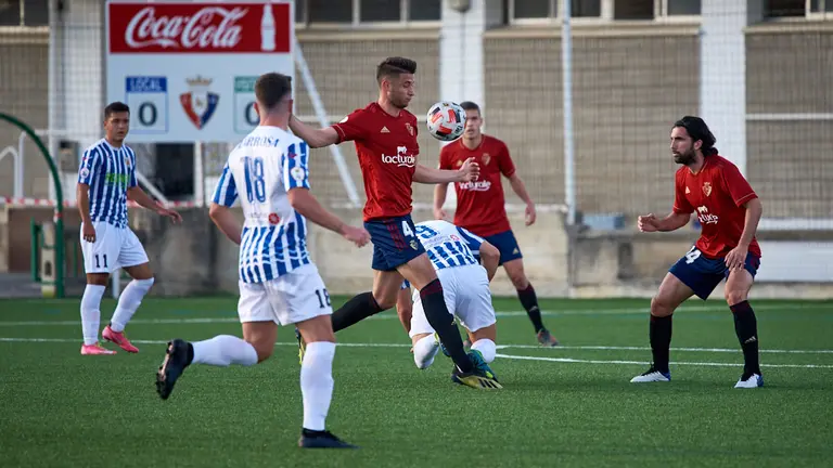 Partido entre Osasuna Promesas e Izarra jugado en las instalaciones de Tajonar. MIGUEL OSÉS