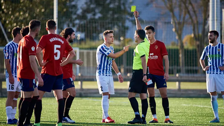 Partido entre Osasuna Promesas e Izarra jugado en las instalaciones de Tajonar. MIGUEL OSÉS