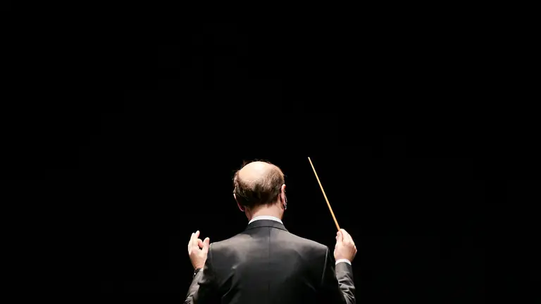 La Pamplonesa, La Comparsa de Gigantes y Cabezudos, Duguna Dantza Taldea y los Txistularis y Gaiteros Municipales ofrecen un espectáculo durante el día de San Saturnino a puerta cerrada a causa de las restricciones por el coronavirus. PABLO LASAOSA