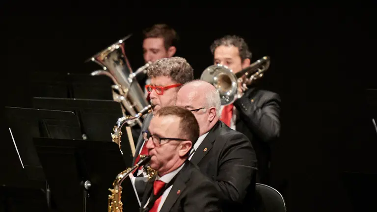 La Pamplonesa, La Comparsa de Gigantes y Cabezudos, Duguna Dantza Taldea y los Txistularis y Gaiteros Municipales ofrecen un espectáculo durante el día de San Saturnino a puerta cerrada a causa de las restricciones por el coronavirus. PABLO LASAOSA