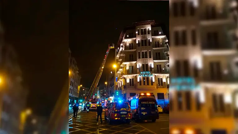 Incendio en el interior de una habitación del Hotel Avenida de Pamplona. TWITTER