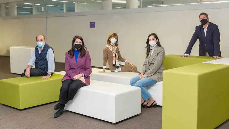 De izquierda a derecha, los autores del estudio Jokin de Irala, Marta Vidaurreta, Charo Reparaz, Maider Belintxon y Alfonso Osorio. UNAV