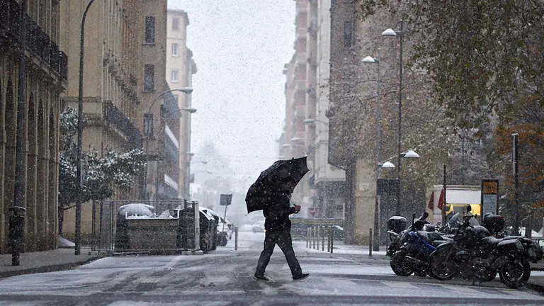 Un manto de nieve cubre Pamplona y Navarra durante el 5 de diciembre de 2020. PABLO LASAOSA