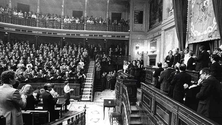 Sesi&oacute;n de apertura en el Congreso de la I Legislatura en mayo de 1979 presidida por el rey Juan Carlos I. ARCHIVO CONGRESO DIPUTADOS
