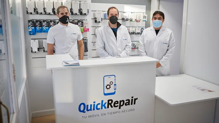 Quick Repair, tienda de reparación de móviles en Plaza Félix Huarte del barrio Iturrama de Pamplona