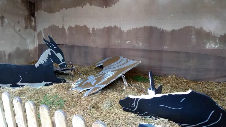 Las figuras del Belén navideño colocadas en Berriozar han sido destruidas. CEDIDA