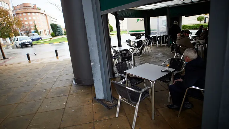 Bares y terrazas en Pamplona tras la reunion del gobierno con la hosteleria para las nuevas medidas. MIGUEL OSÉS