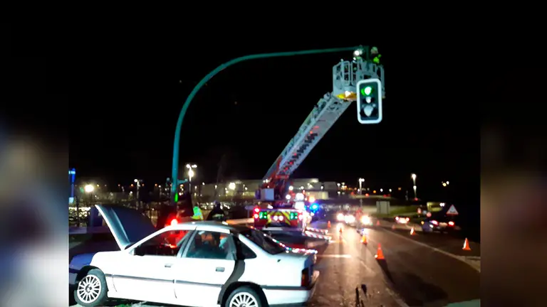 Accidente en Arazuri, en la PA-30, donde han resultado heridas dos personas BOMBEROS DE NAVARRA