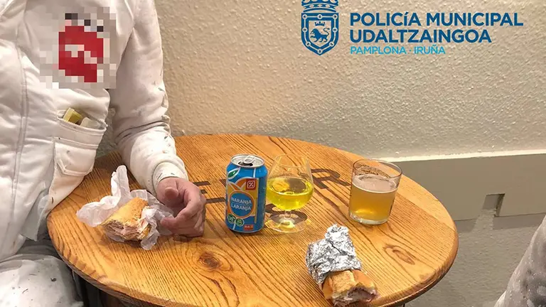 15/12/2020 Imagen consumiendo en un bar.
SOCIEDAD ESPAÑA EUROPA NAVARRA
POLICÍA MUNICIPAL DE PAMPLONA
