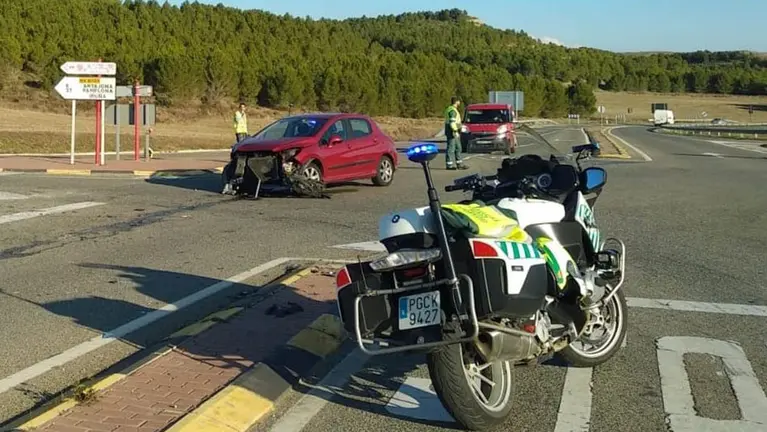 Accidente en la N-132 por colisión entre dos vehículos GUARDIA CIVIL