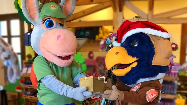 Dos personajes del parque navarro de la naturaliza Sendaviva. CEDIDA