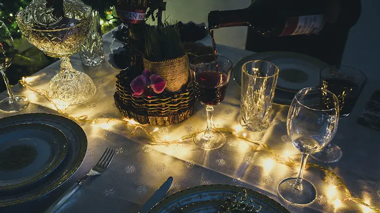 Mesa preparada para una cena de Navidad. ARCHIVO