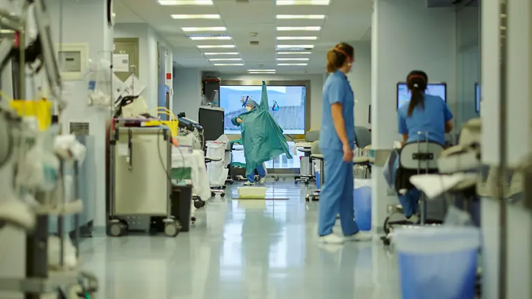 La UCI de la Clínica Universidad de Navarra. PABLO LASAOSA