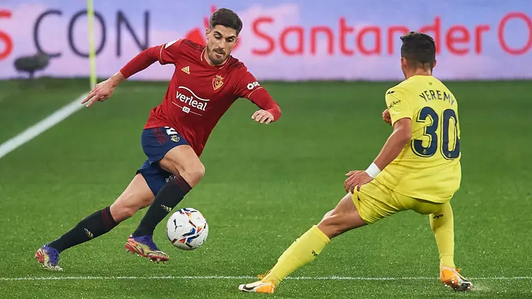 Partido entre Osasuna y Villarreal correspondiente a la jornada número 14 jugado en el estadio de El Sadar de Pamplona. MIGUEL OSÉS
