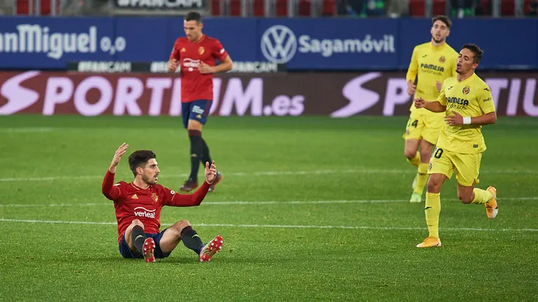 Partido entre Osasuna y Villarreal correspondiente a la jornada número 14 jugado en el estadio de El Sadar de Pamplona. MIGUEL OSÉS