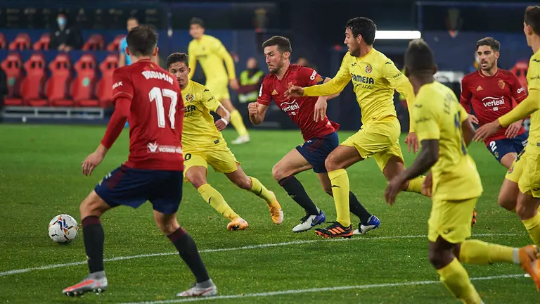 Partido entre Osasuna y Villarreal correspondiente a la jornada número 14 jugado en el estadio de El Sadar de Pamplona. MIGUEL OSÉS