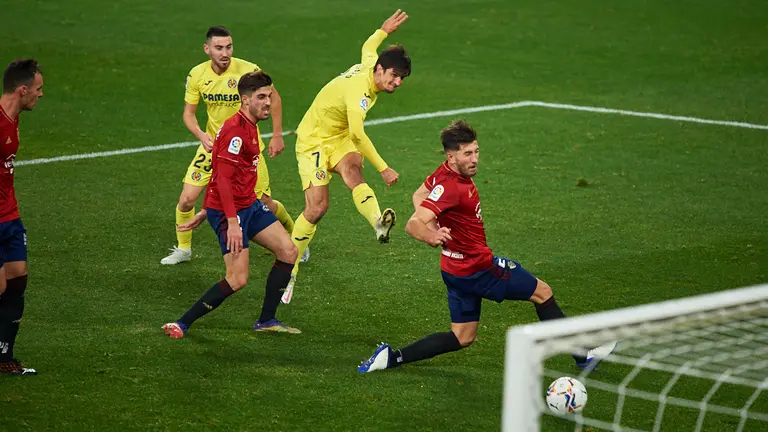 Partido entre Osasuna y Villarreal correspondiente a la jornada número 14 jugado en el estadio de El Sadar de Pamplona. MIGUEL OSÉS