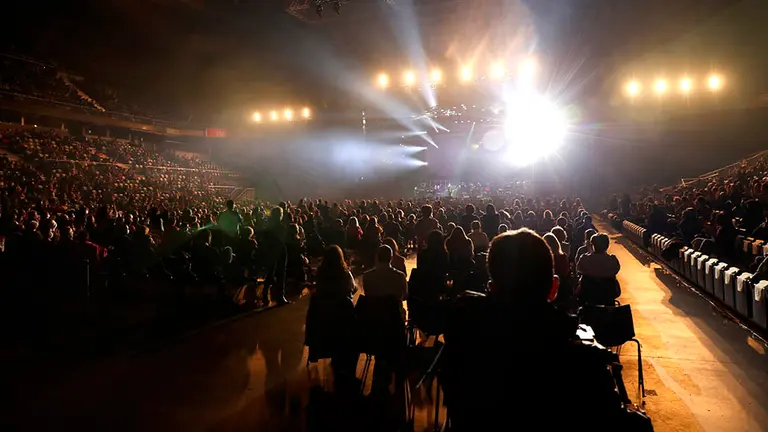Vista general del concierto del cantante Raphael, para celebrar sus 60 años de carrera, esta noche en el Wizink Center de Madrid, que será el concierto más multitudinario del país desde que estalló la pandemia de covid-19.-EFE/Kiko Huesca