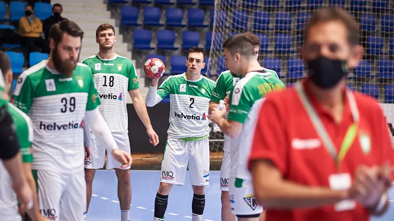 El Helvetia Anaitasuna se enfrenta al Sinfín Santander en Pamplona. PABLO LASAOSA