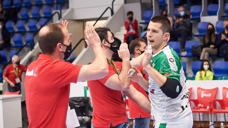 El Helvetia Anaitasuna se enfrenta al Sinfín Santander en Pamplona. PABLO LASAOSA