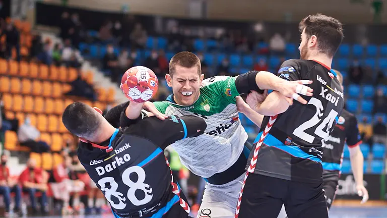 El Helvetia Anaitasuna se enfrenta al Sinfín Santander en Pamplona. PABLO LASAOSA