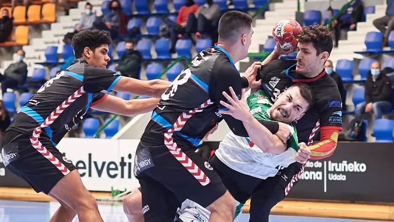 El Anaitasuna se enfrenta al Sinfín Santander en Pamplona. PABLO LASAOSA