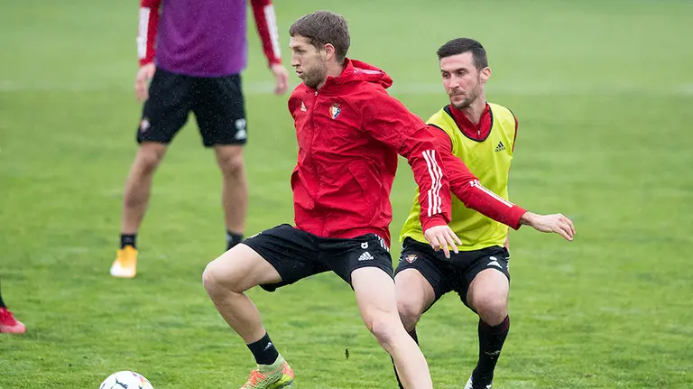 Darko Brasanac y Oier Sanjurjo en un entrenamiento en Tajonar. CA Osasuna.