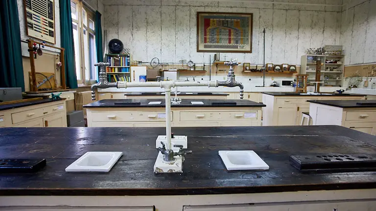 Aulas del IES Plaza de la Cruz de Pamplona. IÑIGO ALZUGARAY / ARCHIVO