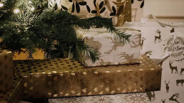 Regalos de Navidad debajo del árbol. ARCHIVO