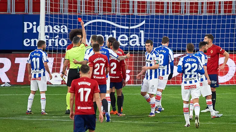 Partido entre Osasuna y Alavés correspondiente a la jornada de liga número 16 jugado en el estadio de El Sadar de Pamplona el último día del aó 2020. MIGUEL OSÉS