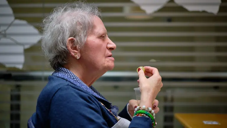 Ancianos en una residencia de Navarra. MIGUEL OSÉS