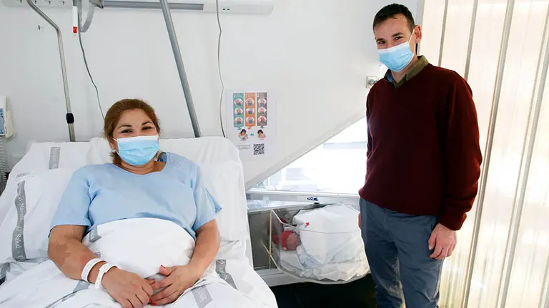 Izan David, hijo de Antonia Aguilera y Manuel Jesús Velásquez, ha sido el primer navarro nacido en 2021. GOBIERNO DE NAVARRA