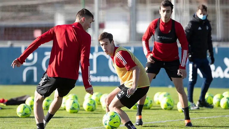 Entrenamiento del equipo rojillo en las instalaciones deportivas de Tajonar. CA Osasuna.