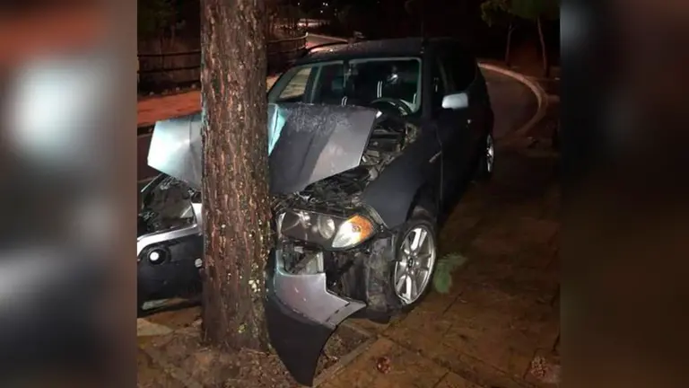 Vehículo accidentado que el director de Participación de La Rioja dejó abandonado CEDIDA